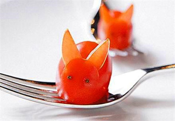 Hướng dẫn làm chú thỏ xinh xắn với cà chua