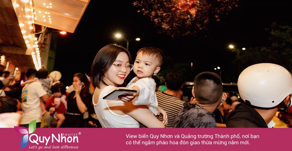 Nhà hàng view biển Quy Nhơn và Quảng trường Thành phố.