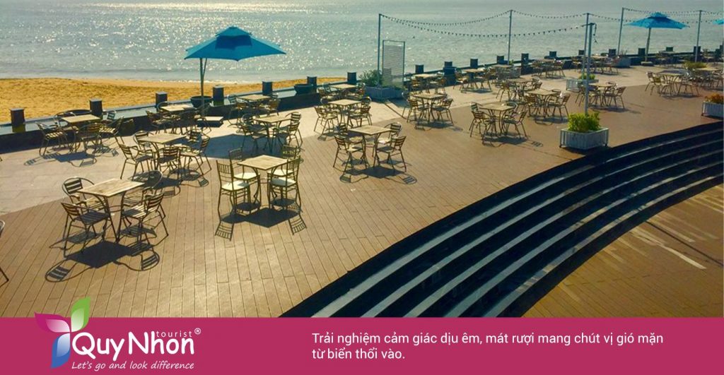Trải nghiệm cảm giác dịu êm, mát rượi mang chút vị gió mặn từ biển thổi vào.